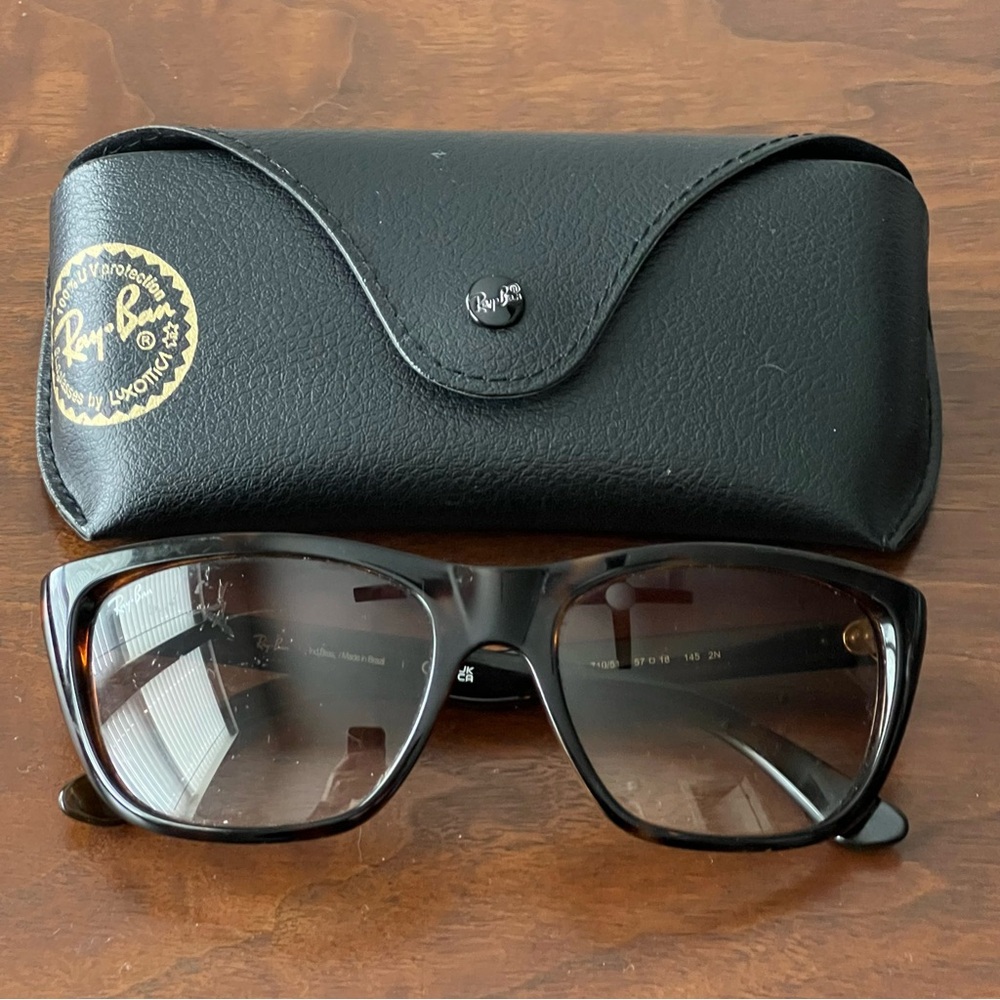 Ray-Ban RB4154 Light Havana Brown Tortoiseshell Sunglasses Black Case Scratched